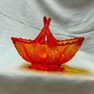 Vintage Fenton basket amberina basket twig , daisy & button pattern 
.